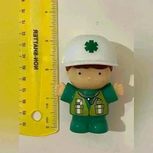 Playgo‎ Mini 4 Emergency Figures Only Medic Hat  3" Tall - Picture 3 of 4
